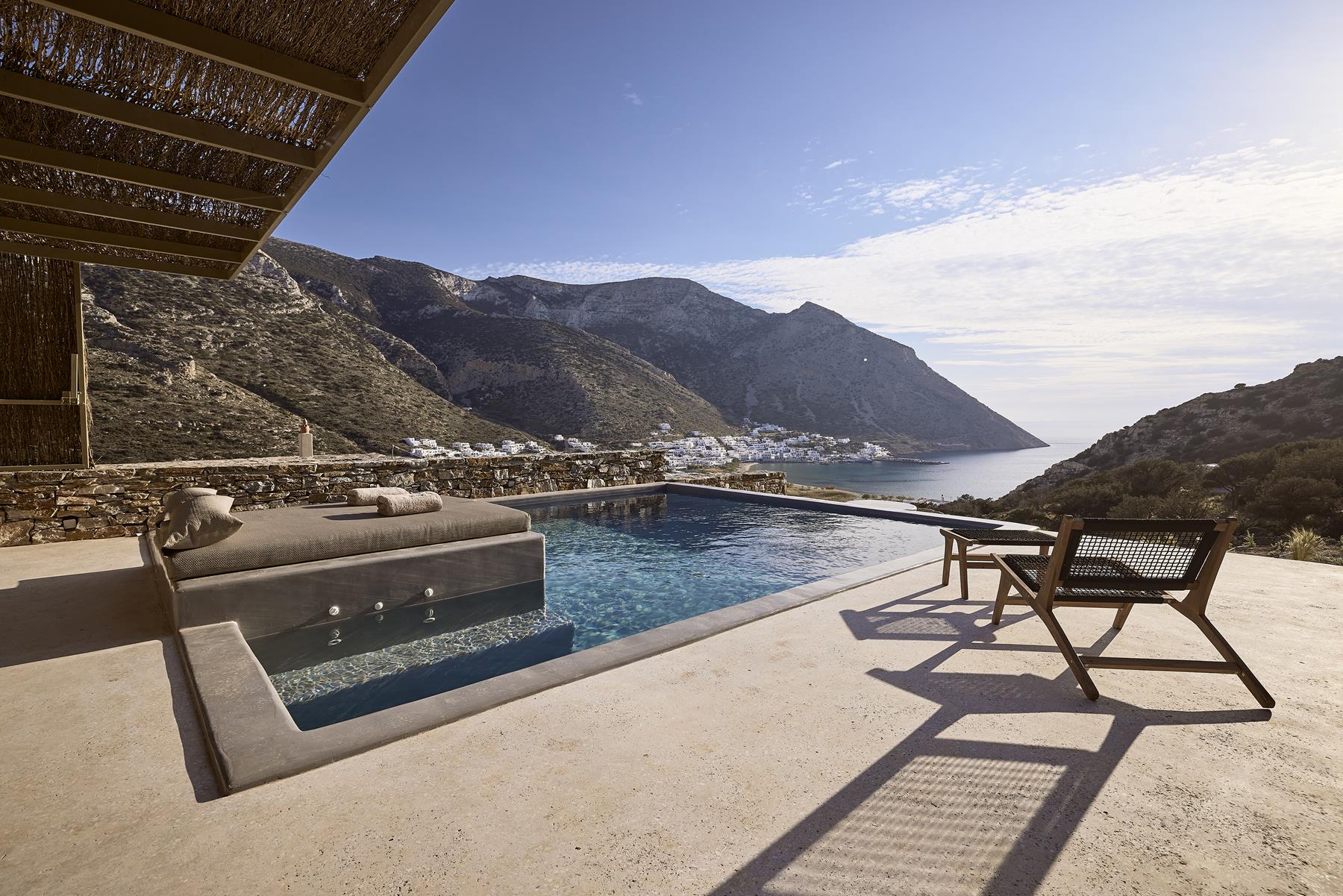 Miles-Away-Travel-Kamares-Sifnos-Apsila-Pool-Suites (1)