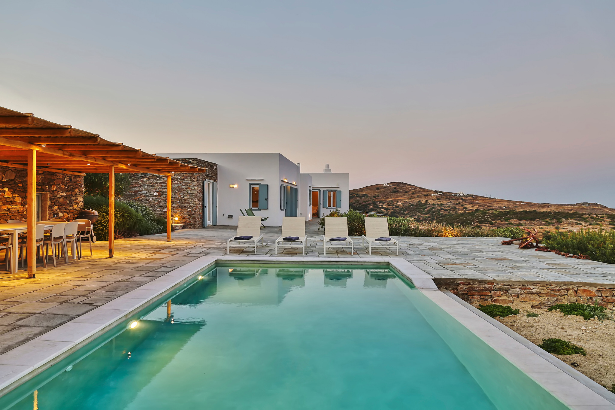 Miles-Away-Travel-Sifnos-Villa-White-Outdoor (5)